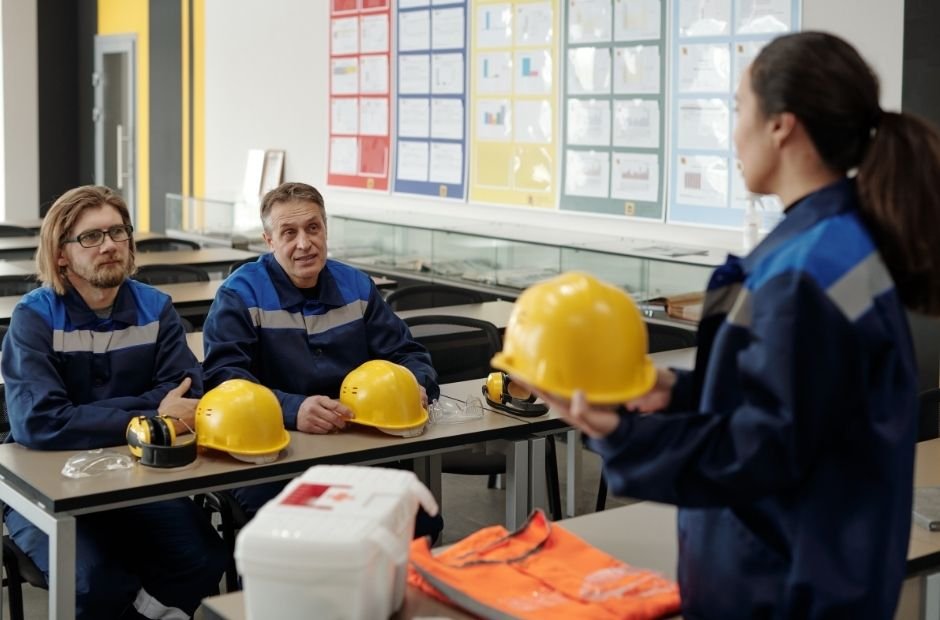 Treinamento de equipe técnica em sala de aula